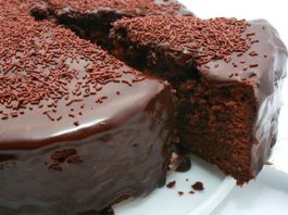 Этот рецепт — находка для любителей сладкого. Такого вкусного шоколадного пирога ты еще не пробовал!